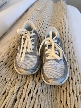 New Balance Fresh Foam Arishi V4 Running Shoe